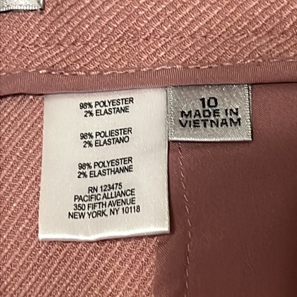 NWT  Tahari Size 10.  Light Pink pants with belt loops.  Front and back pockets. - Picture 4 of 7